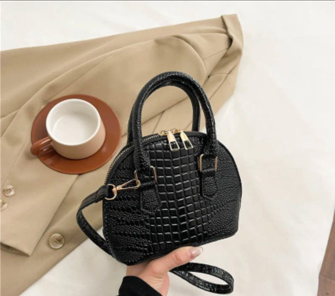 CARTERITA BLACK