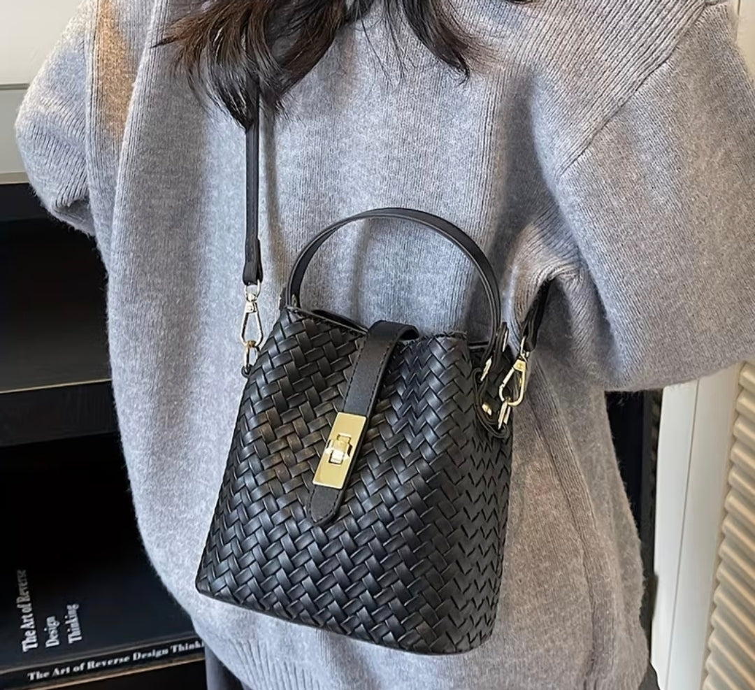 BLACK ELEGANCE