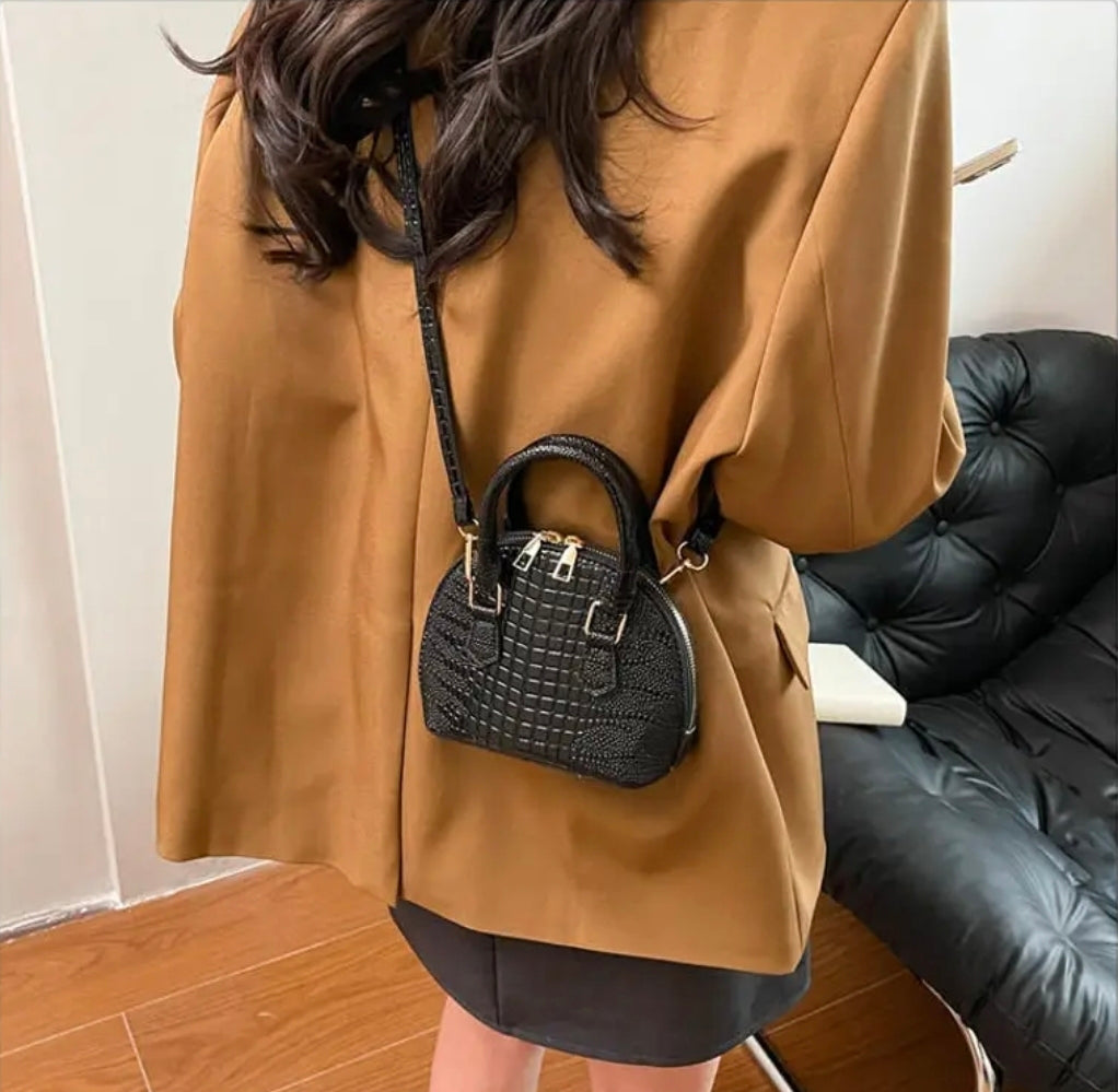 CARTERITA BLACK